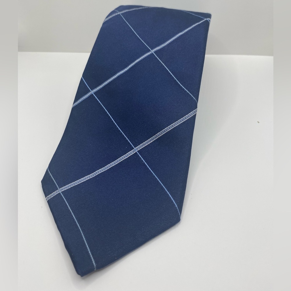 DKNY Men’s Navy Blue and Gray Geometric Silk Tie